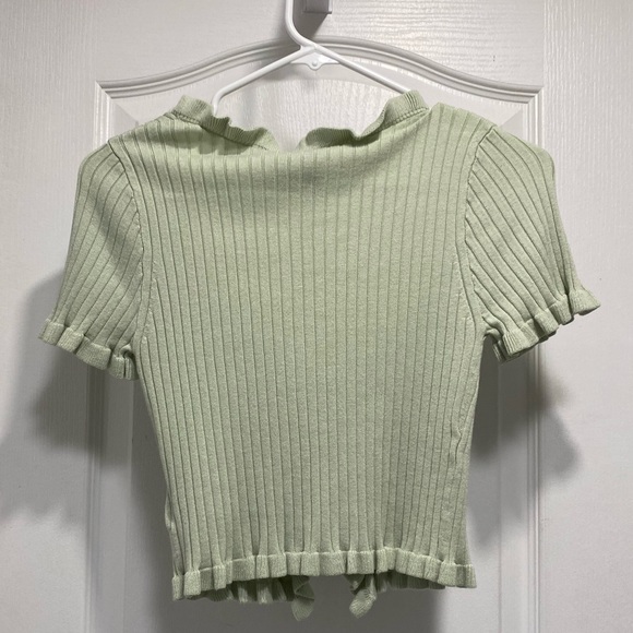 H&M S/P Green One Button Short Sleeve Crop Top - Picture 2 of 4